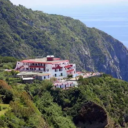 St. Leonard Szálloda 4*